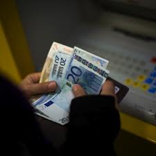Испанские банки ввели комиссию за снятие наличных