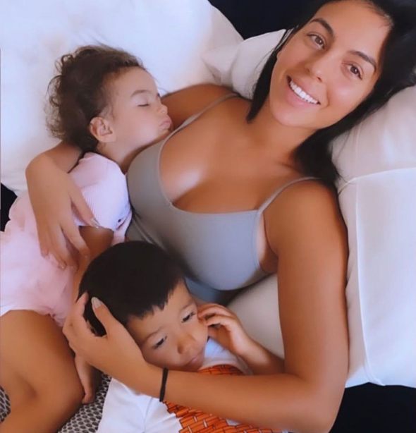 Ее жизнь - быль об испанской Золушке, похожая на сказку. Джорджина