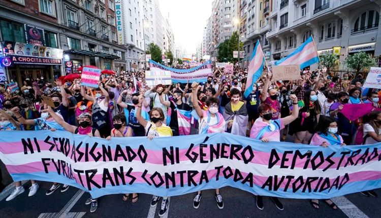 Трансгендер