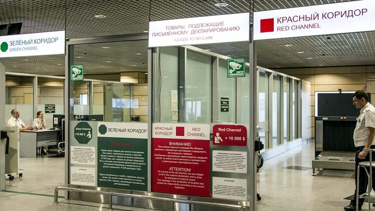 В московском аэропорту задержали россиянку с контрабандными драгоценностями