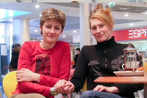 Лесбиянка из России ищет счастье за океаном с партнёршей из Канады