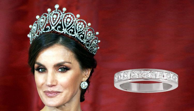 Летисия. Кокошник, Обручальное кольцо