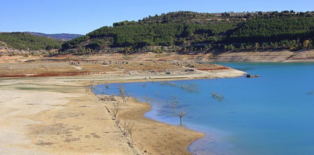 Обмелевшее водохранилище в Испании обнажило руины древних бань