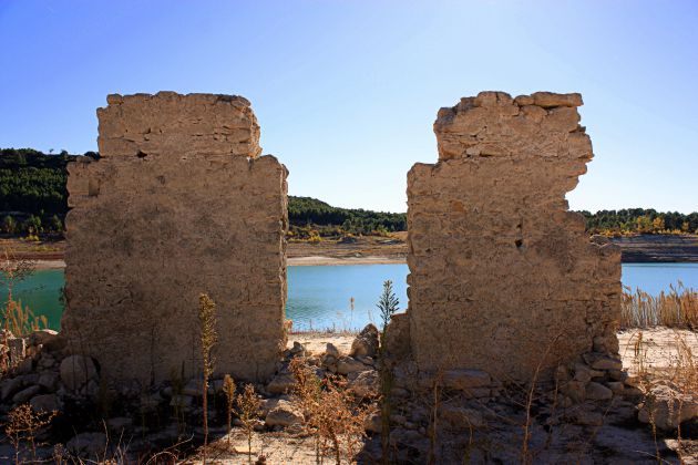 Обмелевшее водохранилище в Испании обнажило руины древних бань