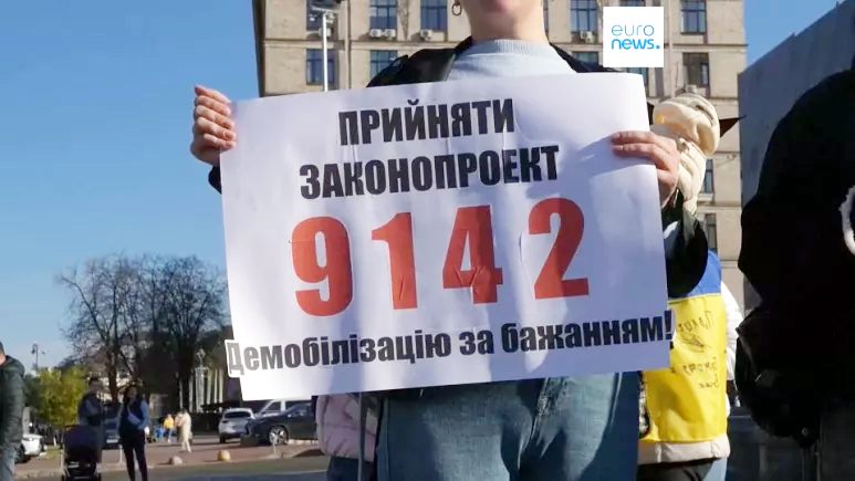 СМИ Испании: На Украине прошли митинги с требованиями демобилизации военных