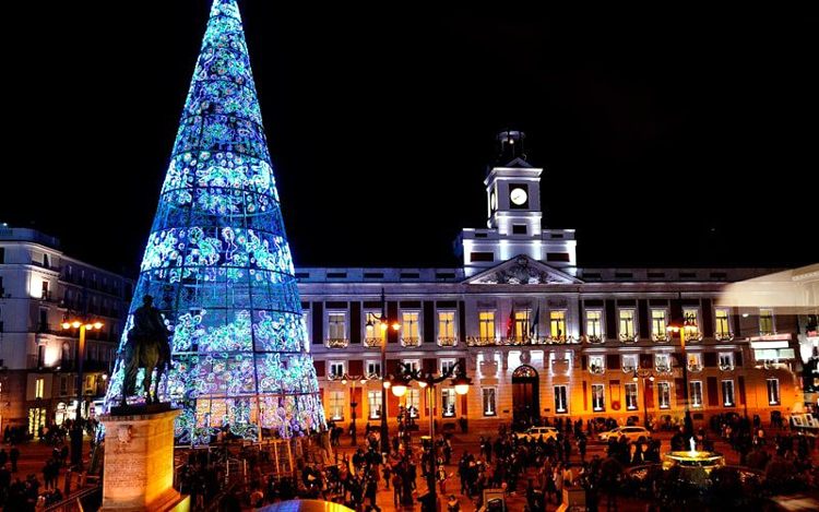 Мадридская площадь встретит 15 000 человек, что вдвое больше, чем в прошлом году