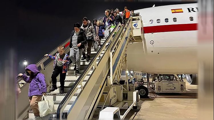 Испания дарит отдых в военных казармах 50 членам семей погибших на войне украинцев