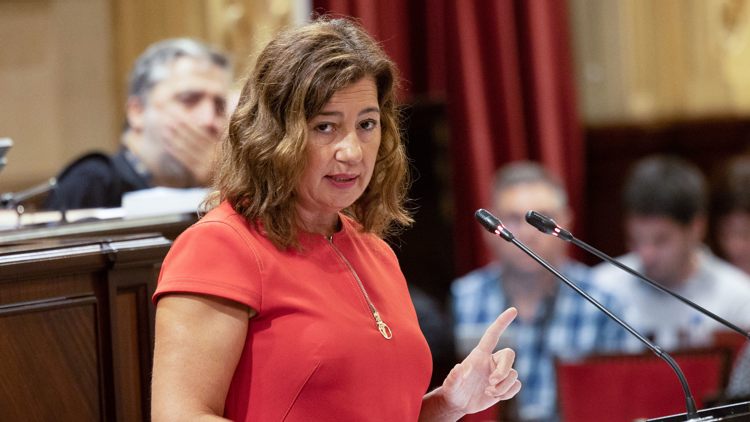 Муж спикера Конгресса, получив 4,3 млн в подследственной компании, ушёл…