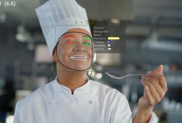 В Арагоне представили стол ресторана со встроенным искусственным интеллектом