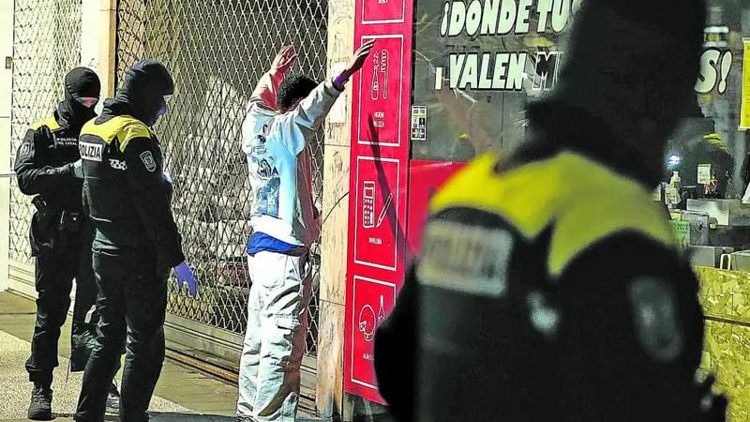 Полиция: за похищениями людей в Испании стоит конкуренция наркомафии