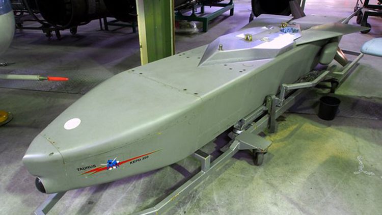 Истребитель Eurofighter могут оснастить ракетами Taurus. Испания в доле