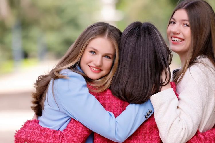 20-летие свадьбы: фотографии королевской семьи Испании. Леонор — украшение сессии