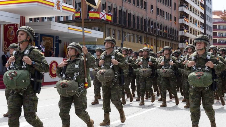 Требования к 4 000 новых солдат и моряков, набираемых в Вооруженные силы Испании