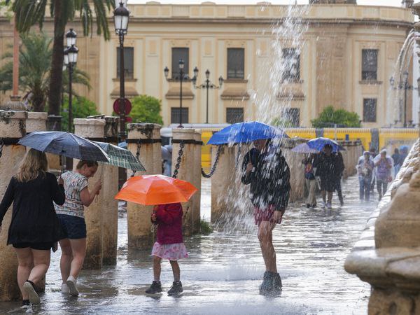 Непогода в выходные продолжится в восьми регионах