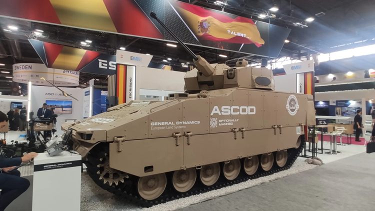 Испания на военной выставке-ярмарке в Париже представила свою лучшую продукцию
