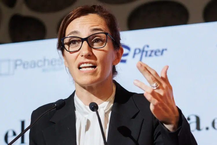 Церковь: «Абортирующие врачи — убийцы!» Минздрав: «Не аборитирующие — преступники!»