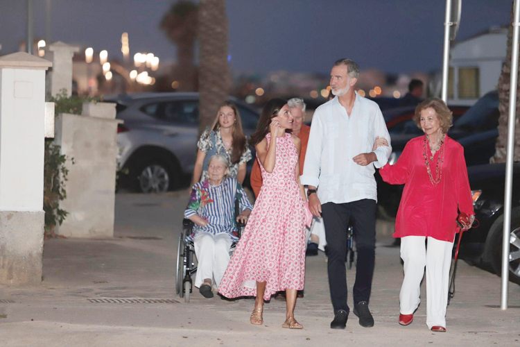 Краткий миг, на который вся королевская семья на каникулах собралась в полном составе