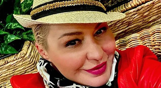 Катя Лель применила способности целительницы во время перелёта в Испанию