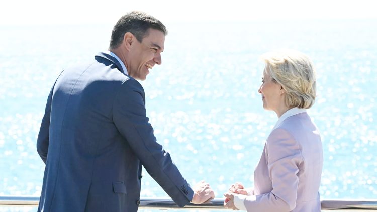 Советники ЕКомиссии: Испанию следовало наказать за «неаккуратный» бюджет