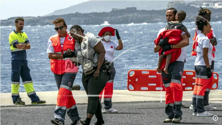 Рекордное число мигрантов приняла Испания у берегов острова Гран-Канария