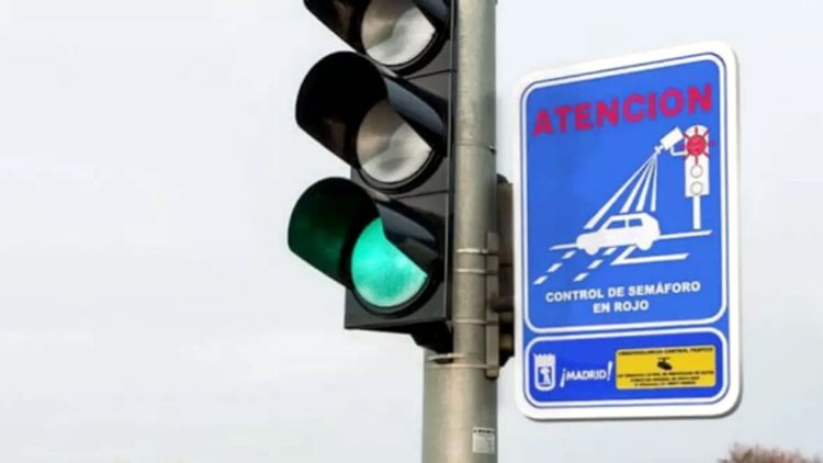 Водителям: Как действуют «фото-красные» радары (radares de tipo “foto-rojo”)