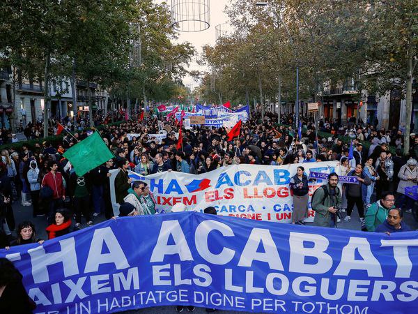 В Барселоне потребовали доступное жилье и угрожают арендной забастовкой