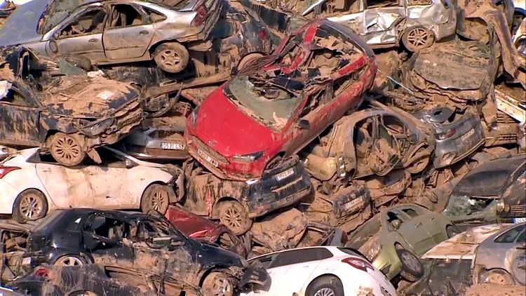 Грандиозное «кладбище автомобилей» напоминает о прохождении DANA
