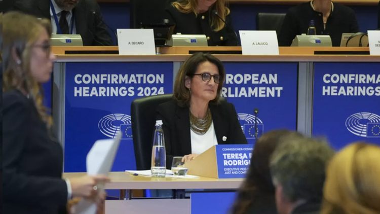 Тем временем Фон дер Ляйен приняла испанку Тересу Риберу в свои еврокомиссары