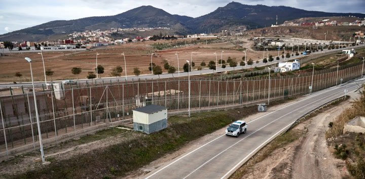Испания стягивает войска в Мелилью