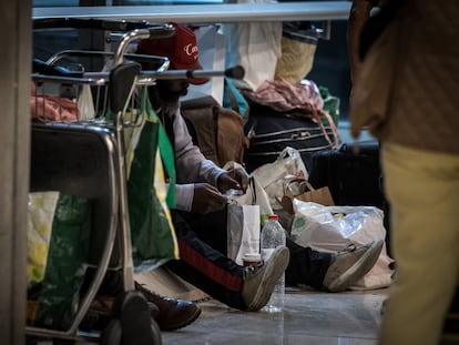 Власти Мадрида прекращают ночёвки бездомных в аэропорту Барахас: новые меры поддержки