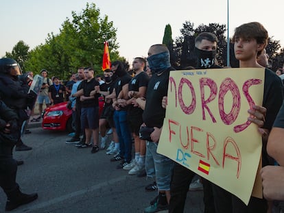 Волна ксенофобии в Алькала-де-Энарес: ультраправые атакуют центр для мигрантов