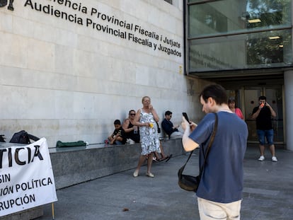 Брюссель призывает Испанию ускорить расследования коррупционных дел высокого уровня