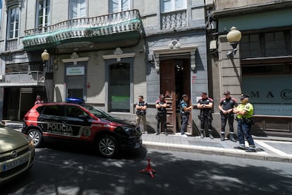 Скандал на Канарских островах: расследование жестокого обращения с мигрантами в приютах для несовершеннолетних