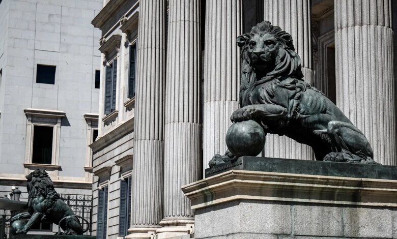 Испанский парламент меняет название и внедряет инклюзивный язык