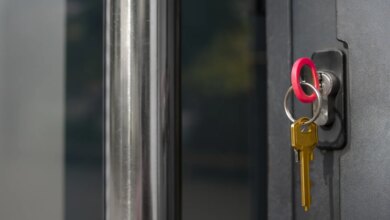 Новая угроза лета: как воры используют метод 'импрессионинг' для взлома дверей