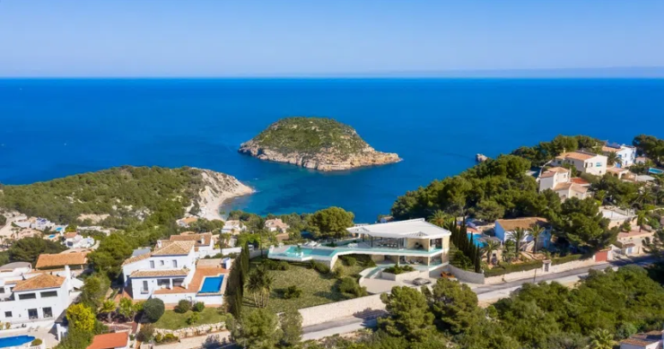 How Much Does It Cost to Build a House on the Spanish Coast: Key Expenses and Considerations