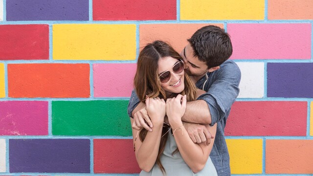 Испанский психолог обьясняет, почему мы влюбляемся в определенных людей и как мозг выбирает партнера за нас