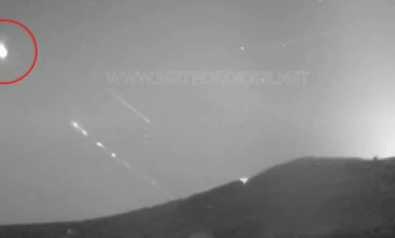 Яркая огненная вспышка от метеора осветила небо над Испанией во время персеид