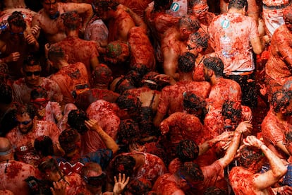 Bunyol acogió una Tomatina 2025 deslumbrante: miles de participantes y un mar de emociones