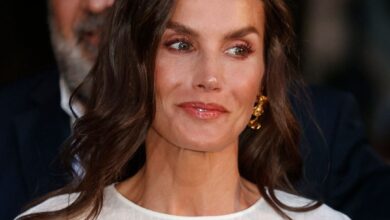 Обувь с металлическим блеском стала главным трендом летнего сезона 2025 года в гардеробе испанок