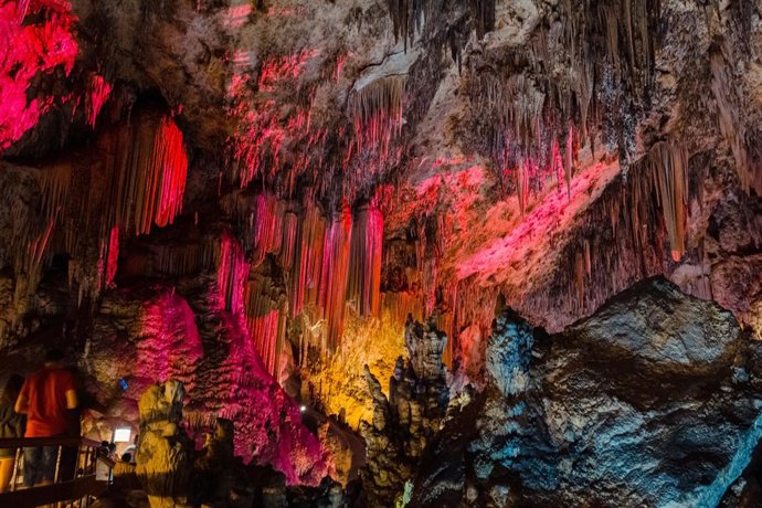 Cómo sobrevivir a la ola de calor de agosto en España: ideas para disfrutar del puente del 15 de agosto