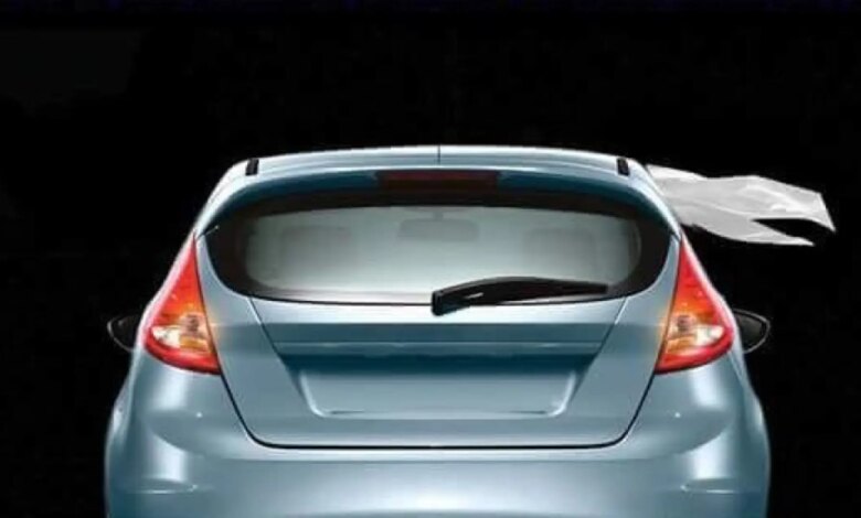 Why Do Drivers in Spain Hang a White Handkerchief on the Car Window?