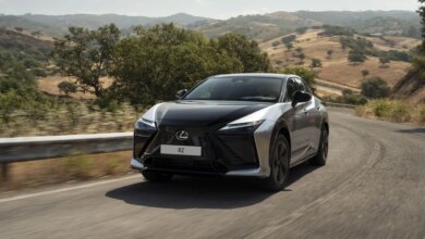 Π ΠΡΠΏΠ°Π½ΠΈΠΈ ΠΏΡΠ΅Π΄ΡΡΠ°Π²ΠΈΠ»ΠΈ ΠΎΠ±Π½ΠΎΠ²Π»Π΅Π½Π½ΡΡ Π»ΠΈΠ½Π΅ΠΉΠΊΡ Lexus RZ 2026 Ρ Π½ΠΎΠ²ΡΠΌΠΈ Π²Π΅ΡΡΠΈΡΠΌΠΈ