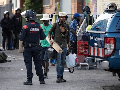 Dozen Tuberculosis Cases Detected Among Migrants in Former Liceo in Badalona