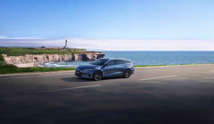 BYD launches new hybrid Seal 6 DM-i on the Spanish market