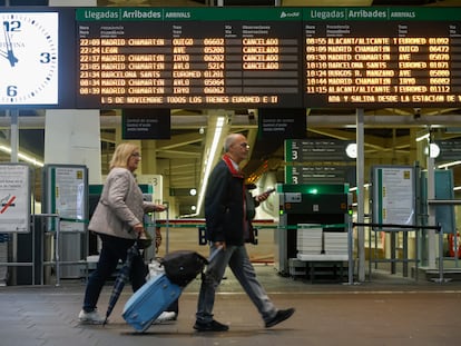 Hundreds of Passengers Stranded on Euromed Train Near Tarragona Due to Breakdown