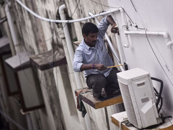 Installing an Air Conditioner in a Spanish Apartment Requires Neighbors’ Consent