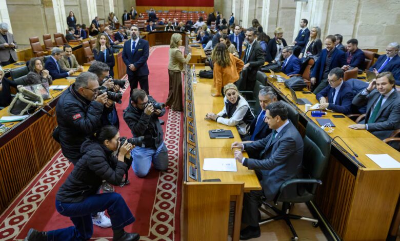 Moreno Under Pressure: Opposition Demands Answers on Scandals and Healthcare in Andalusia