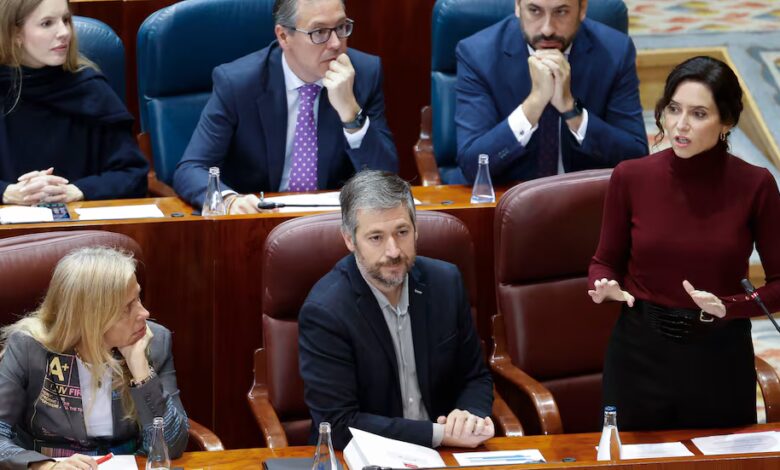 Madrid debate escándalos de corrupción y polémicas en la política regional