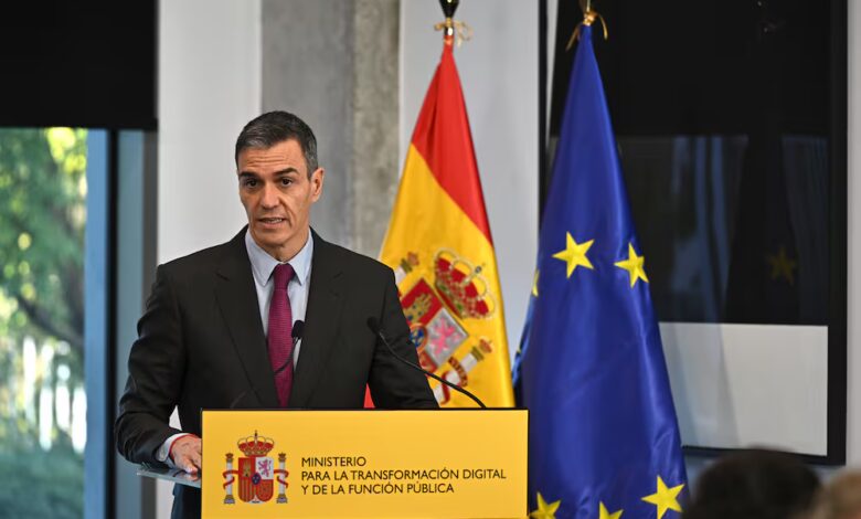 Pedro Sánchez Holds Onto Power Despite Crises and Internal Party Pressure